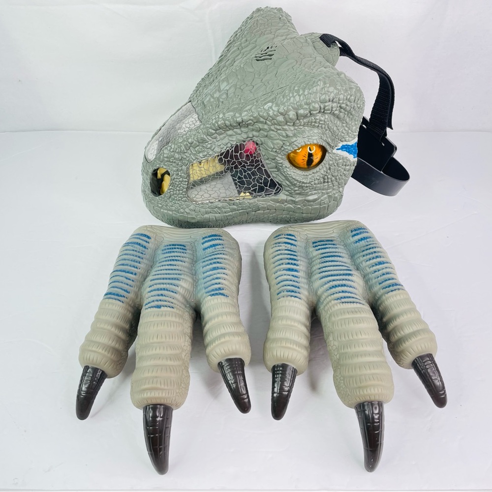 2017 MATTEL Jurassic World Park Chomp N Roar Blue Raptor Dinosaur Mask & Claws